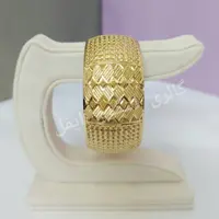 النگو تکپوش طلاروس رنگ ثابت طرح طلا پهنا 3 سانتی در سایز بندی زنانه کد 010
