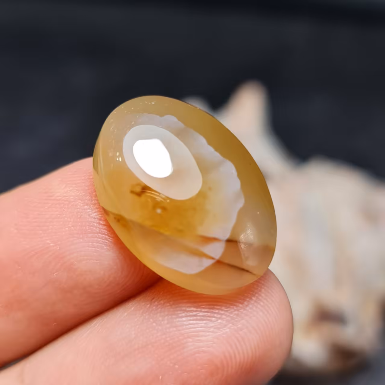  نگین فوق العاده زیبای سنگ عقیق جزع خوش رنگ اصل یمن
کد 27178
