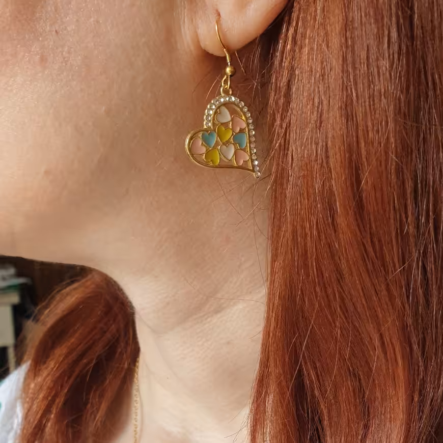 نیمست گردنی و گوشواره دور نگین (  قلب  رنگی) 2.5 در 2 سانت با هر رنگ لباس زیباست تمامی اتصالات استیل