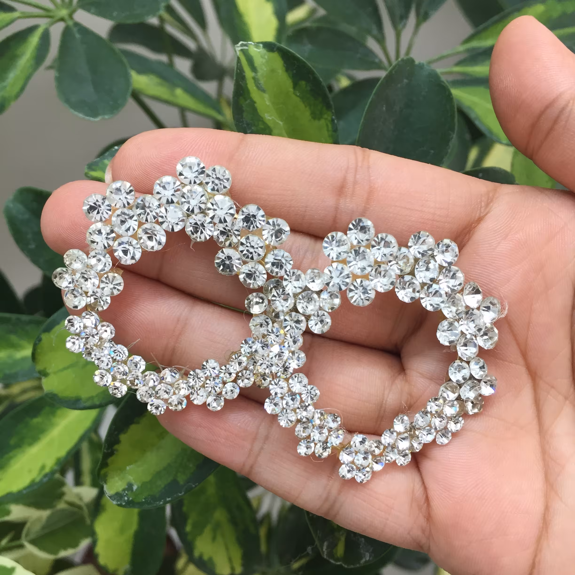 گوشواره دستساز طرح شکوفه نگین دار