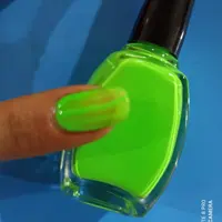 لاک سبز فسفری شبرنگ ناخن نمازی گیاهی ویام 3