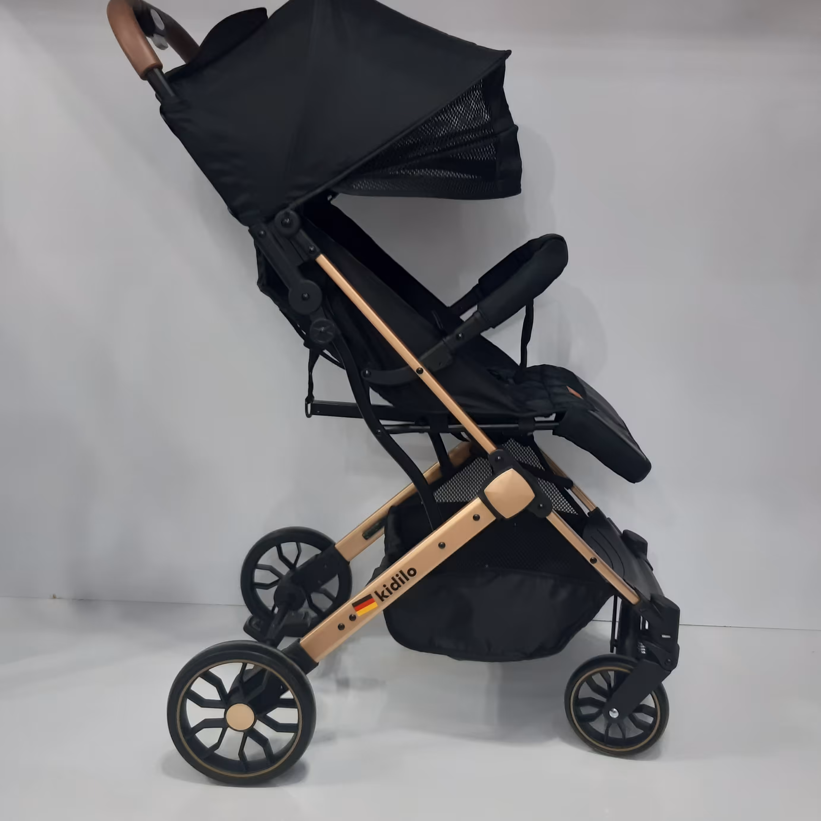 کالسکه کیدیلو  مدل k10 kidilo در رنگیندی کرم طلایی، مشکی طلایی ،طوسی طلایی