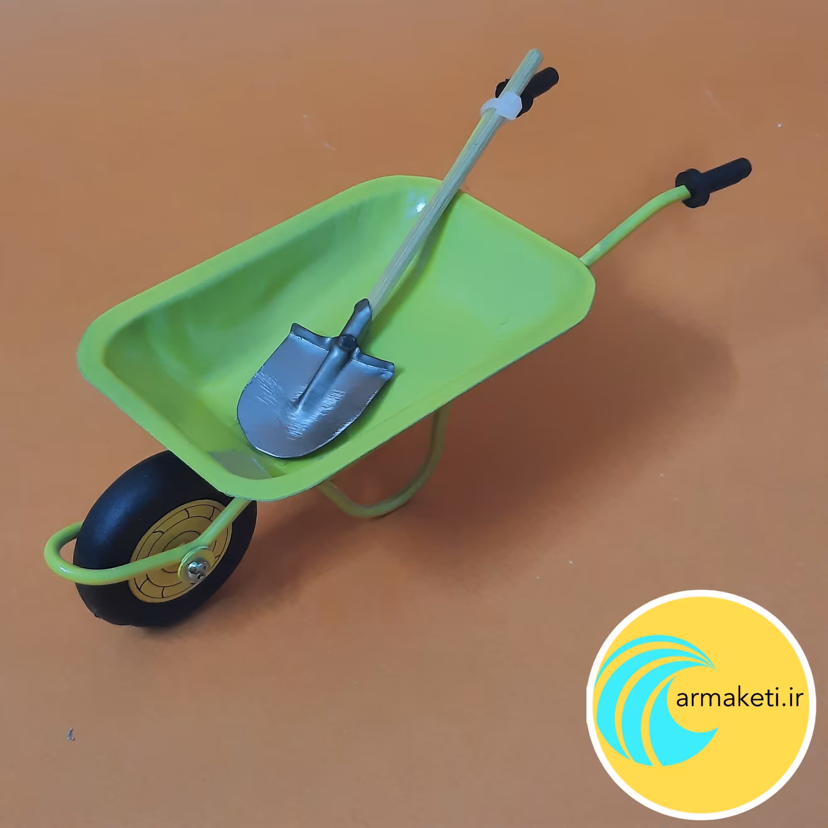 ماکت فرغون فلزی با بیل فلزی همه رنگ