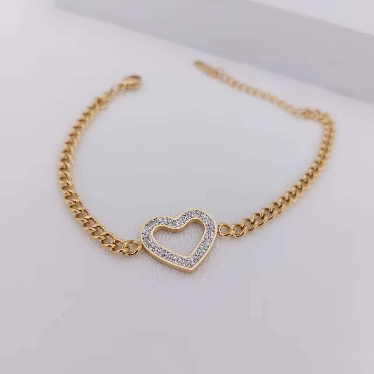 دستبند کد11047طرح طلا.استاینلس استیل.با آبکاری طلا.ضد حساسیت.رنگ ثابت