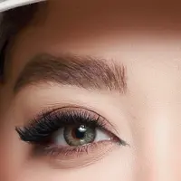 لنز چشم بیوتی سالیانه زیتونی عسلی  دور دار و رگه دار