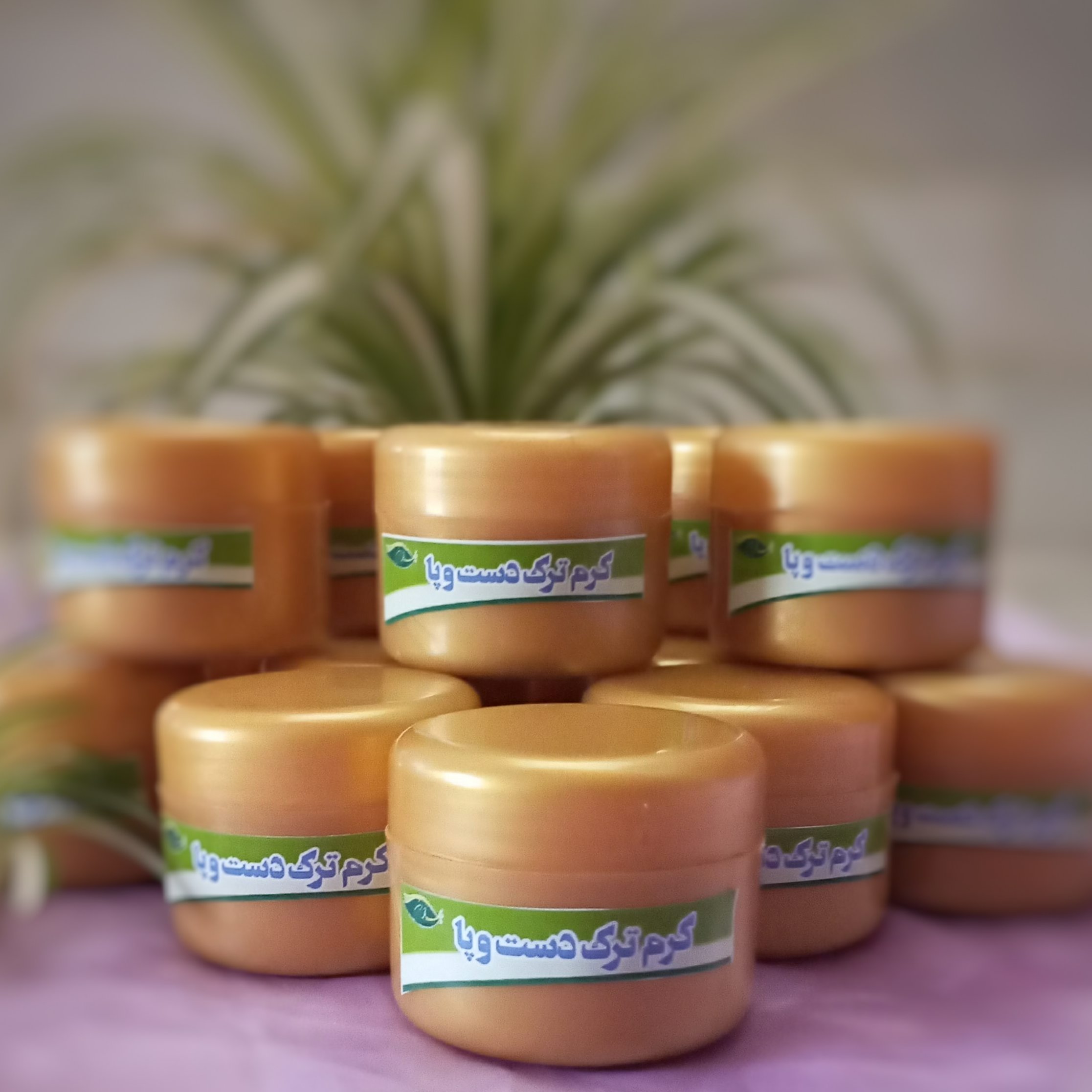 پماد ترک دست و پا طبیعی در بسته بندی 25 گرمی 