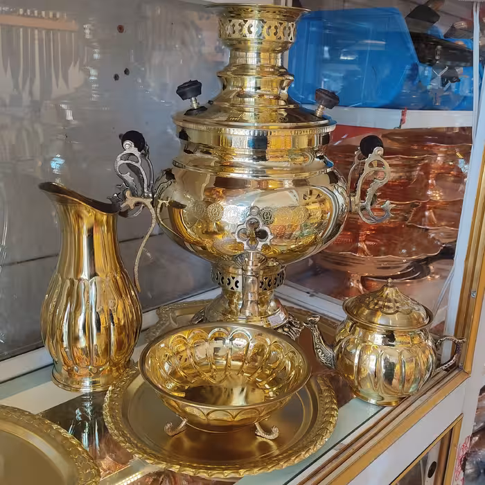 سماور مهر روسی برنجی  مدل عدسی دسته جفت پایه ریخته گری ذغالی 6لیتر