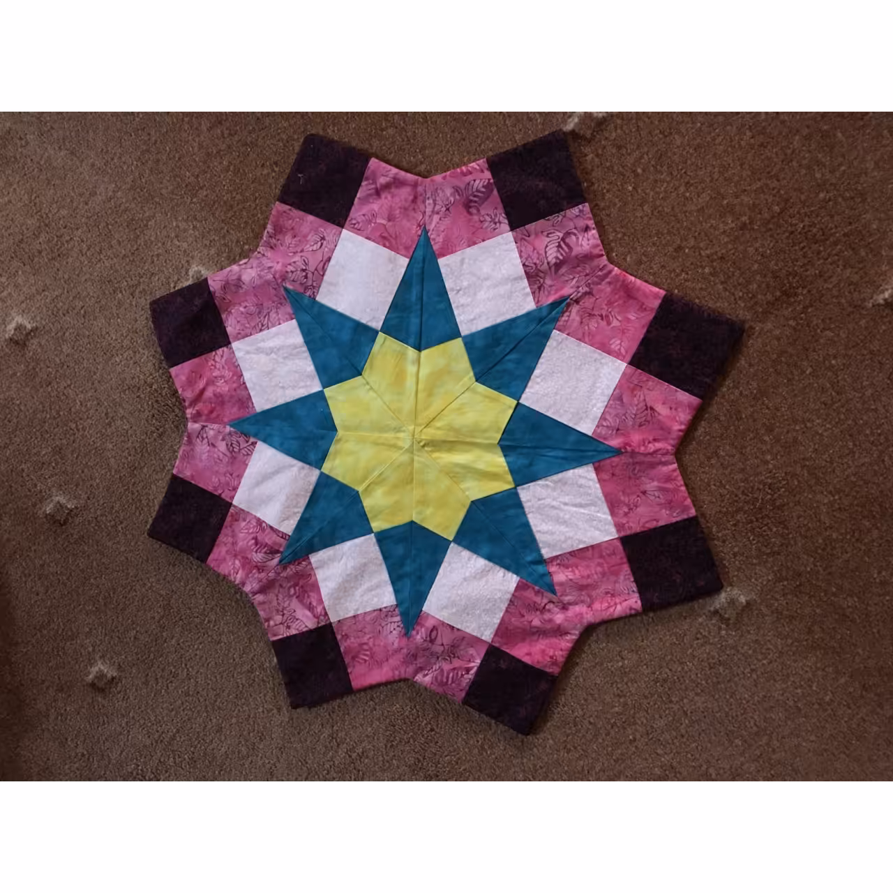 رومیزی طرح نیلوفر 68x68 سانتی متر