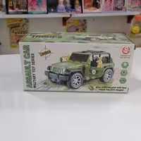 ماشین جیپ نظامی همراه با سرباز باتری خور