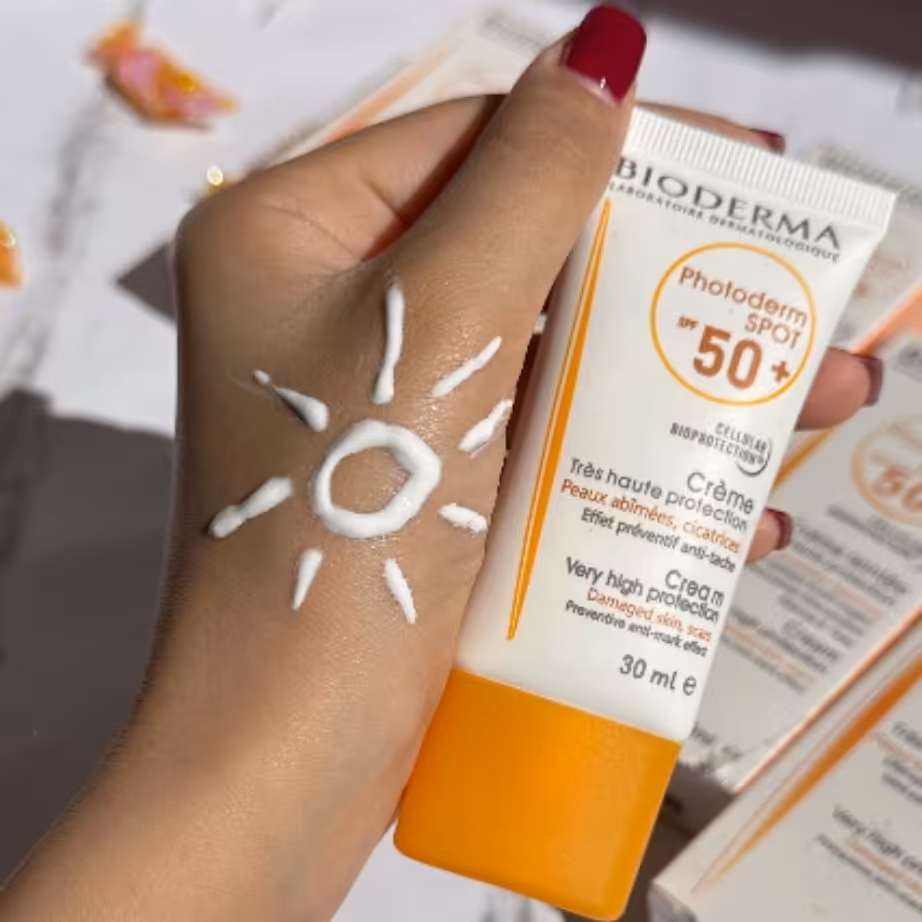 ضدآفتاب بی رنگ  اس پی اف 50 مراقبت پوست در برابر آفتاب بهترین نوع ضدلک با هلوگرام قرمز و بارکد و تاریخ جدید 