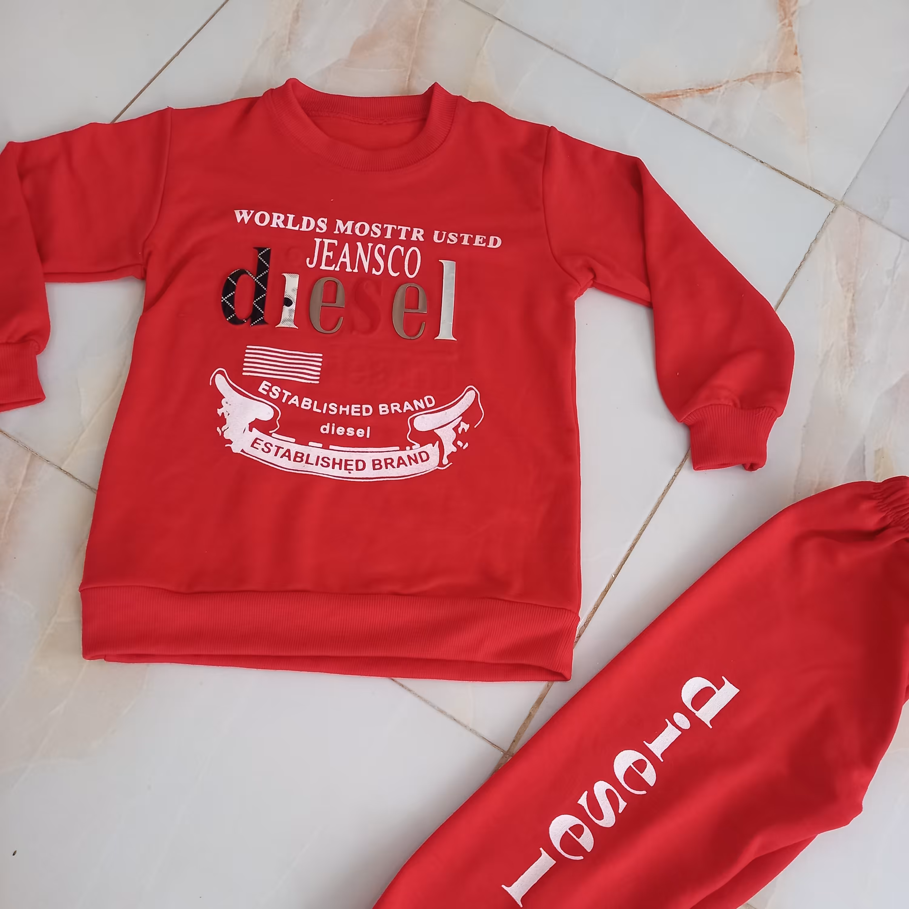 بلوز شلوار پسرانه جنس پنبه تک رنگ میباشد