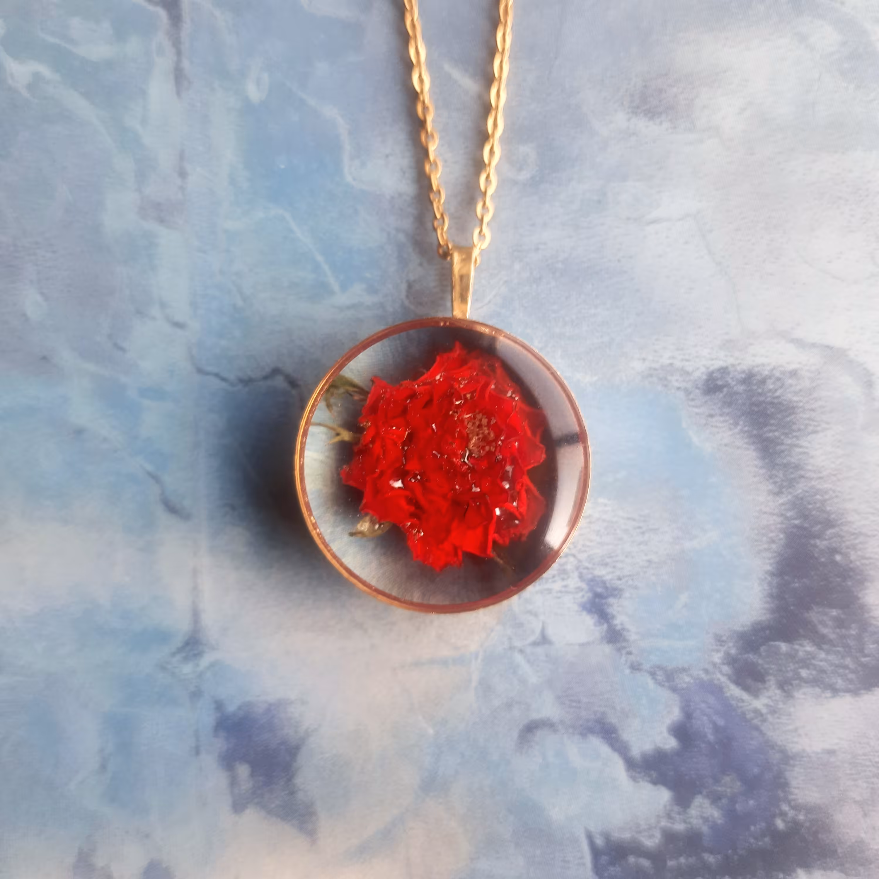 گردنبند رزینی گل رز سرخ