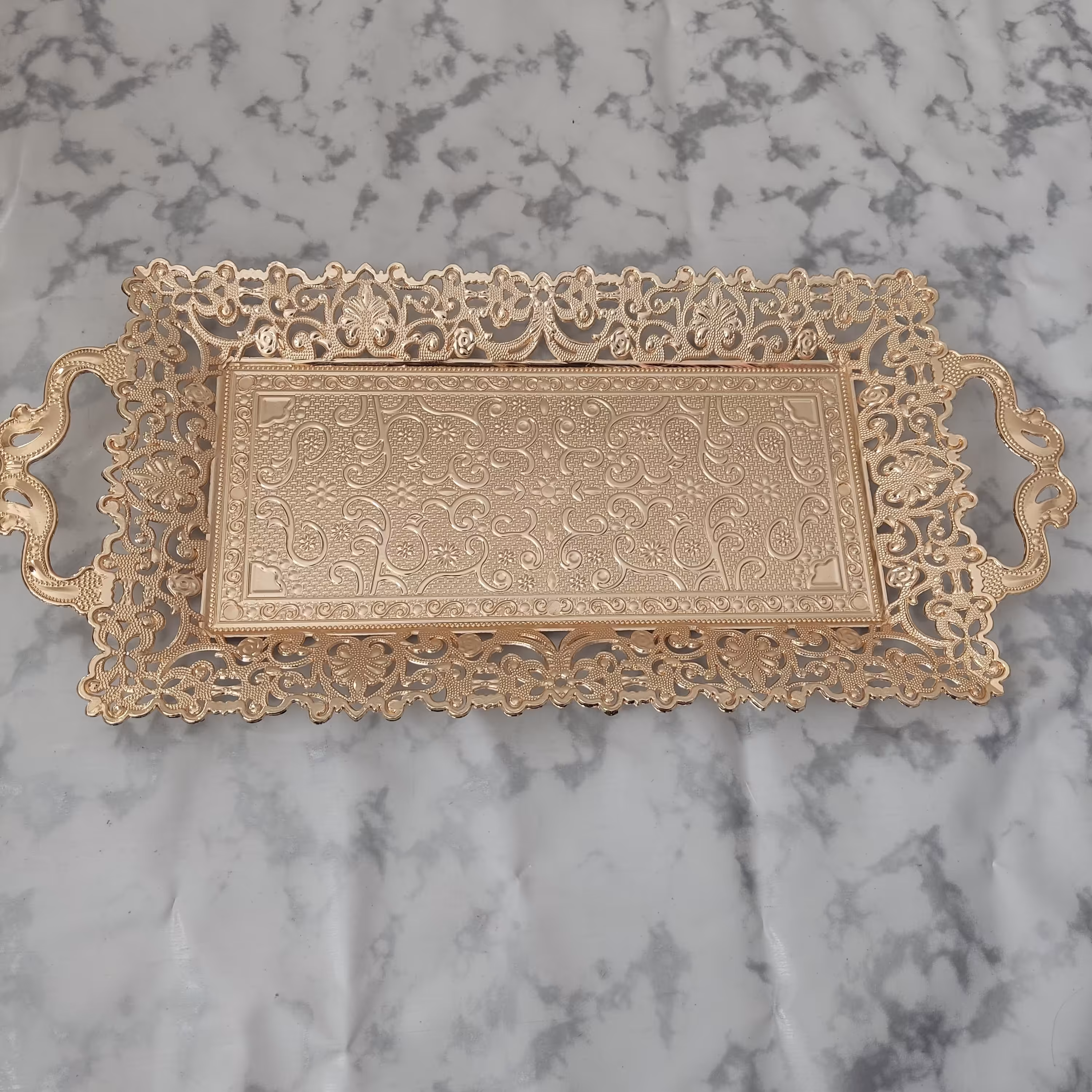 سینی سیلور  ترکی اصل رنگ طلایی وثابت جنس عالی وضد زنگ.سینی رولت خوری زاراzara.رولتی.سینی اصل ترکیه.برند زارا.40در19سانت