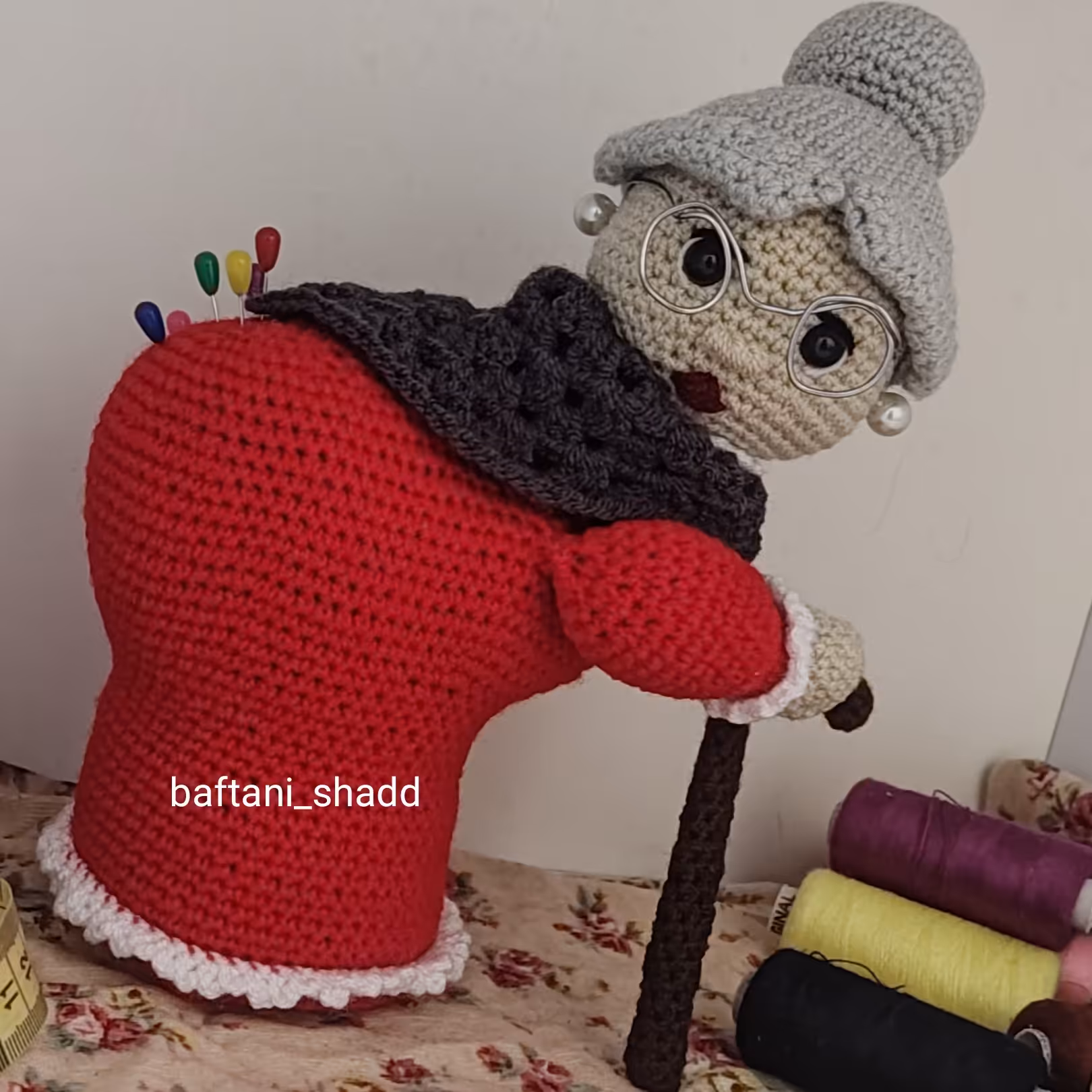 جاسوزنی مادربزرگ بافتنی