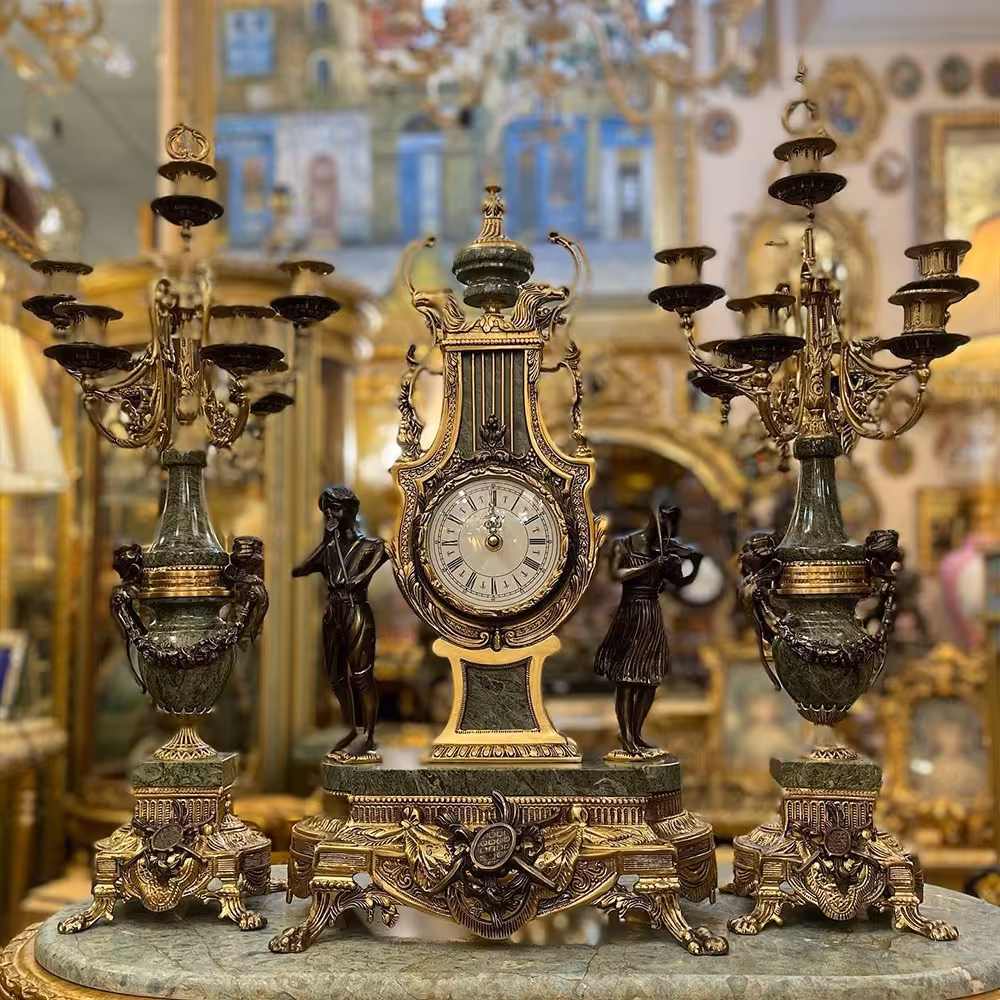 ساعت و شمعدان برنزی مدل عقابی آنتیک با سنگ سبز کد 457 (ساعت و شمعدان برنجی)