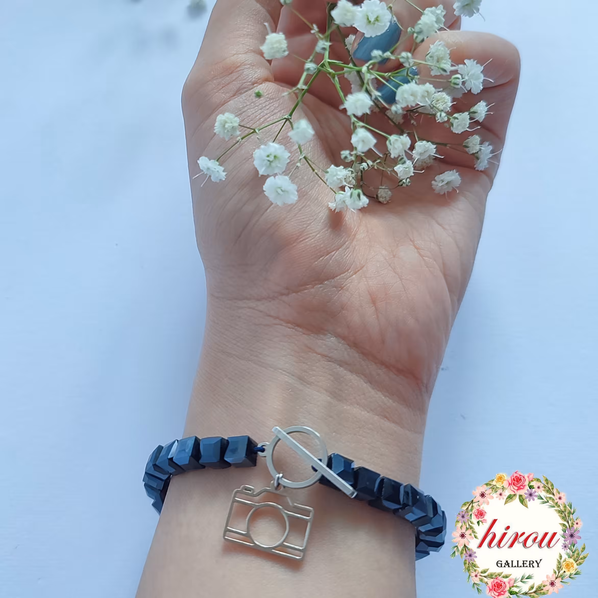 دستبند با پلاک دوربین 