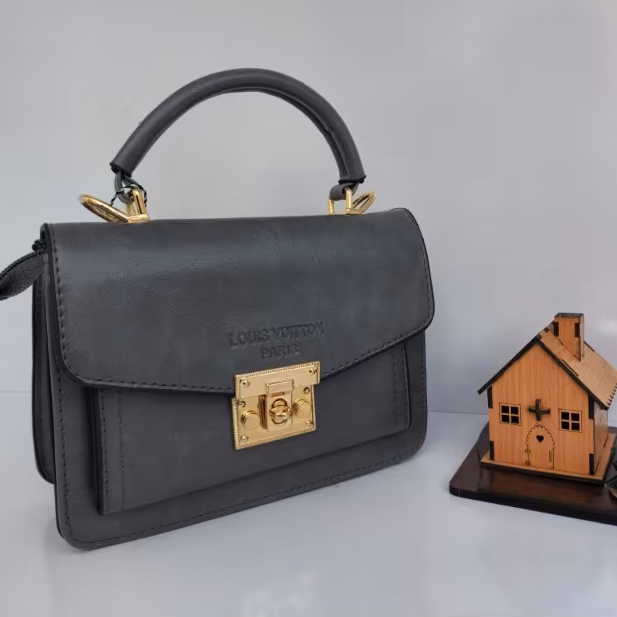 کیف پاسپورتی دسته دار  فوق العاده شیک  دارای جنس فوق العاده و یراق آلات خارجی