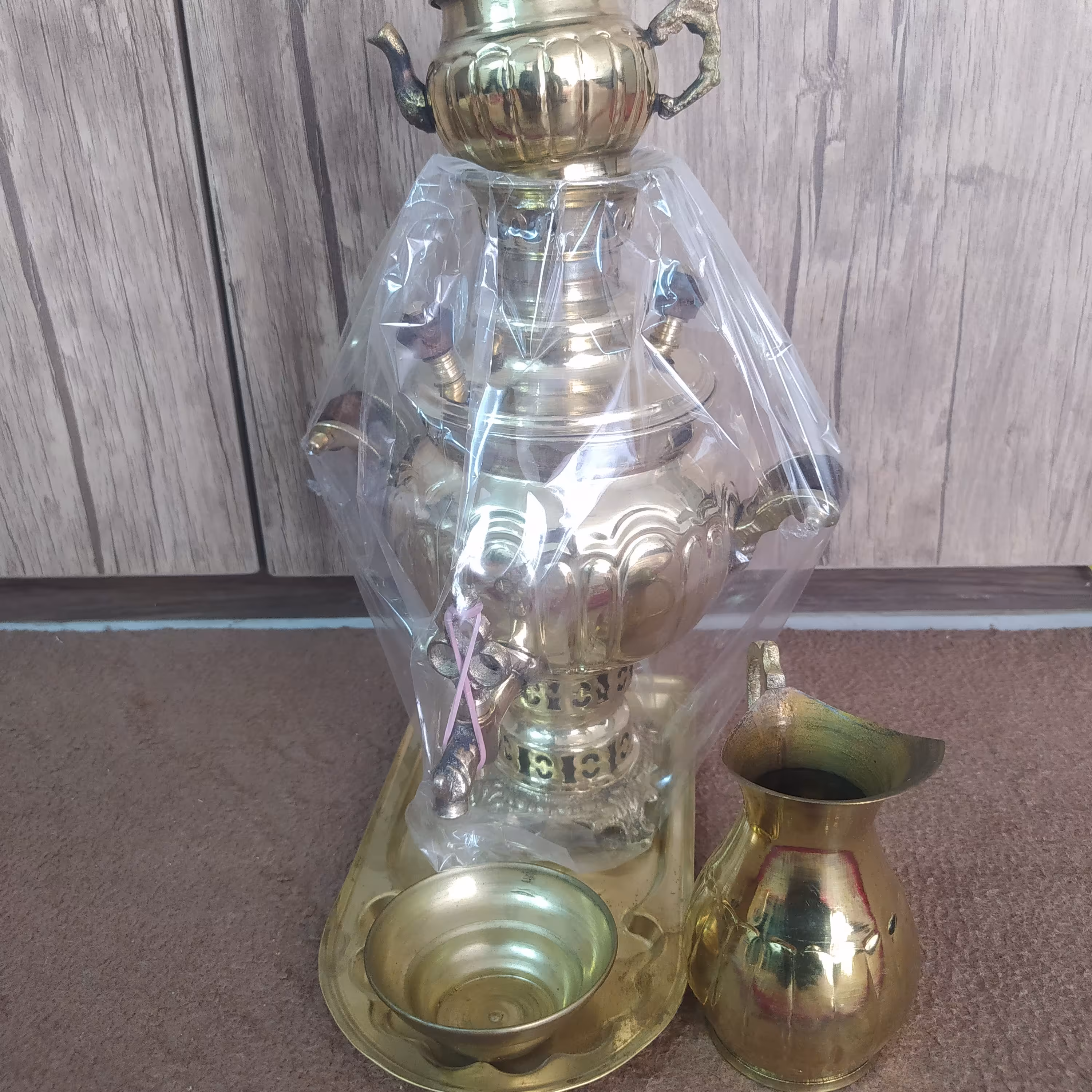 سماور ذغالی 1لیتری دکوری وهم برا استفاده با سرویس