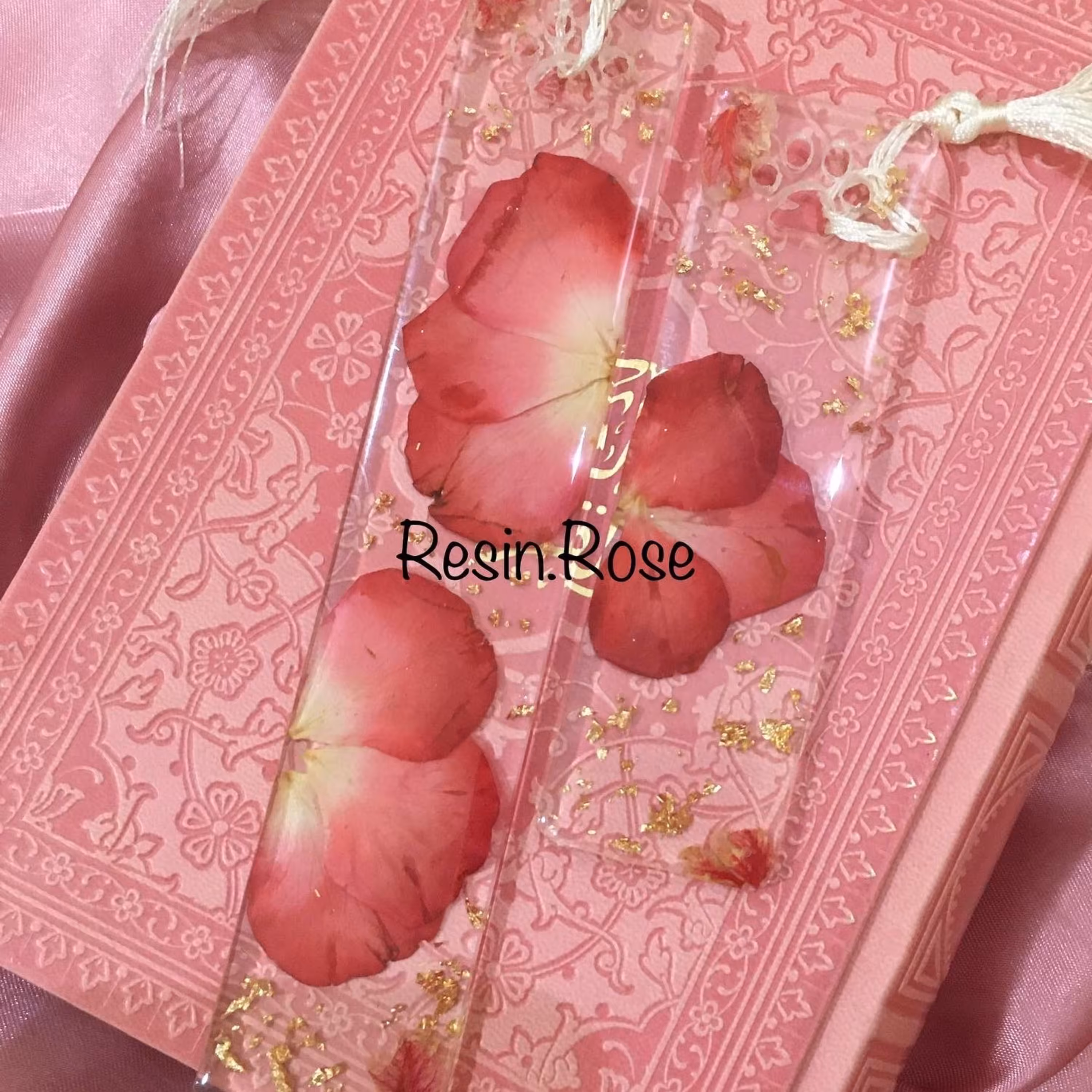 بوک مارک یا نشان کتاب رزینی طرح گلبرگ رز