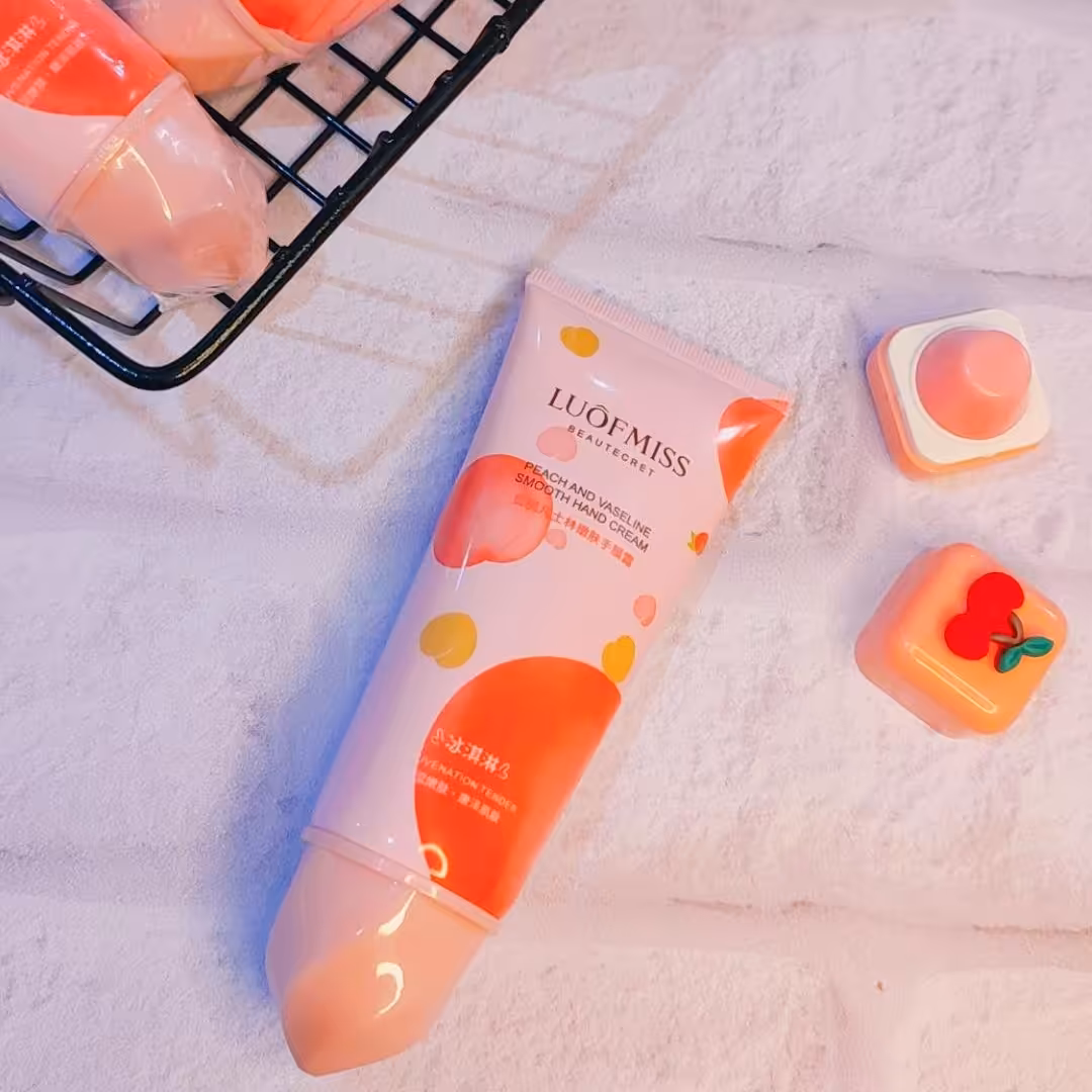 کرم مرطوب کننده و نرم کننده دست و صورت هلویی لوف میس
