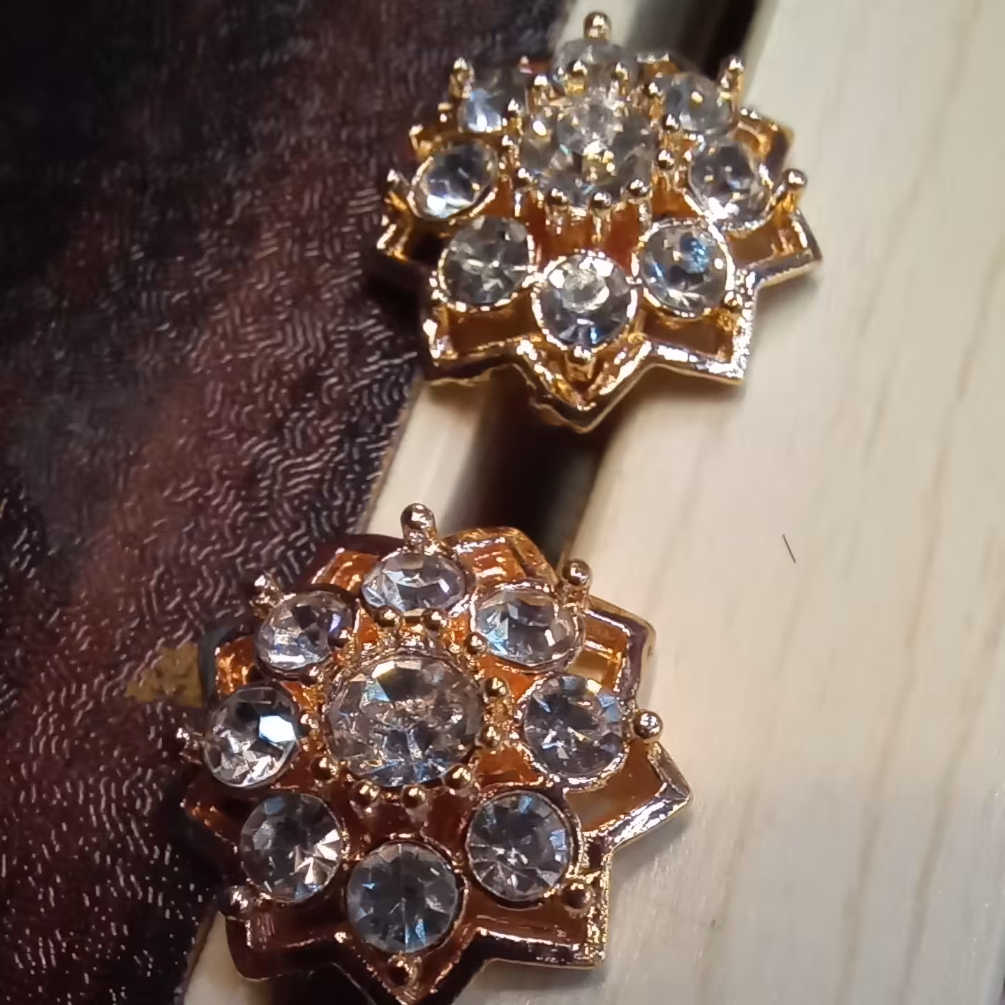 گوشواره نگین دار زنانه گل گوش نگین دار جذاب