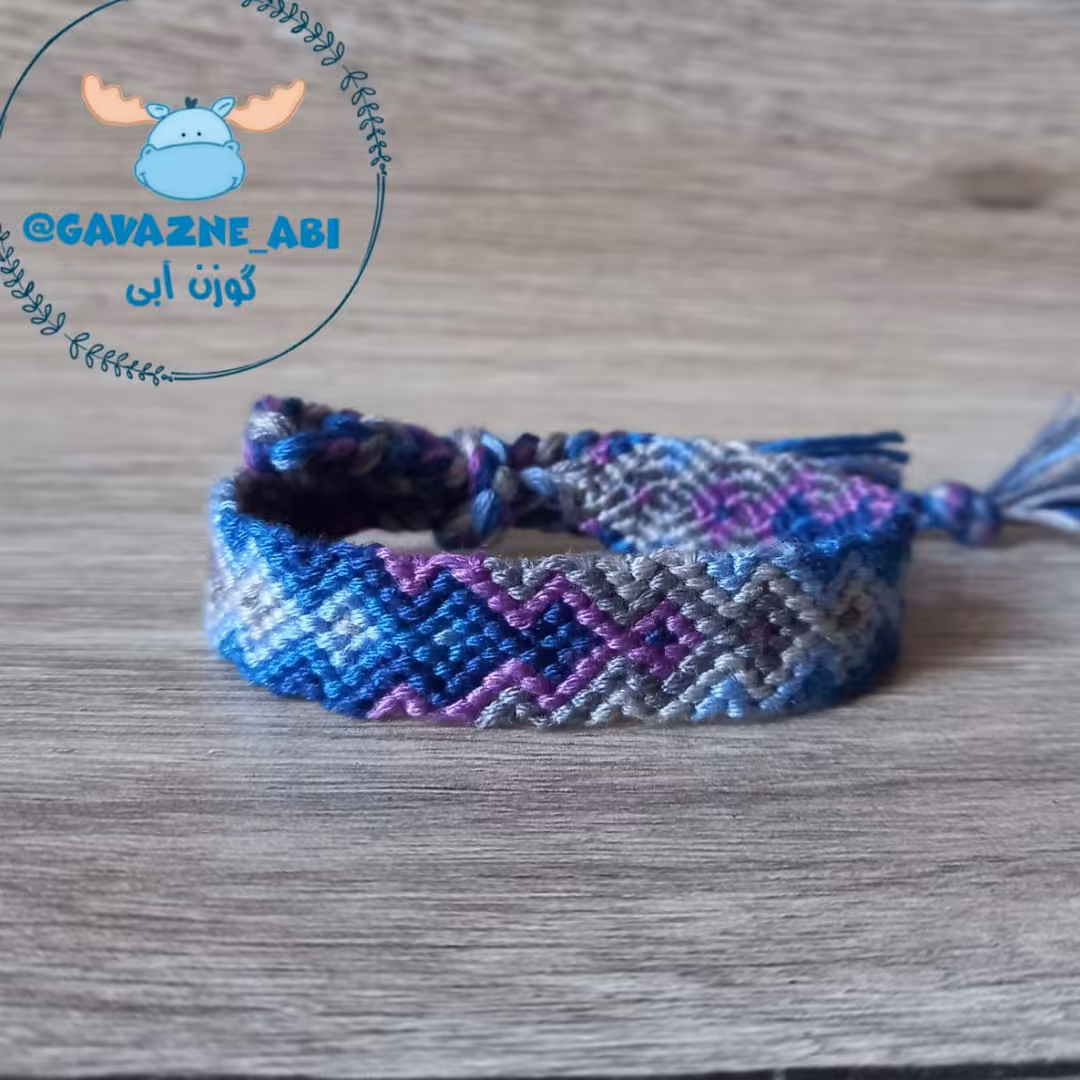 دستبند دوستی دستبافت طرح تیارا تم بنفش و آبی و طوسی (بدون گیس اضافه) محصول کاملا