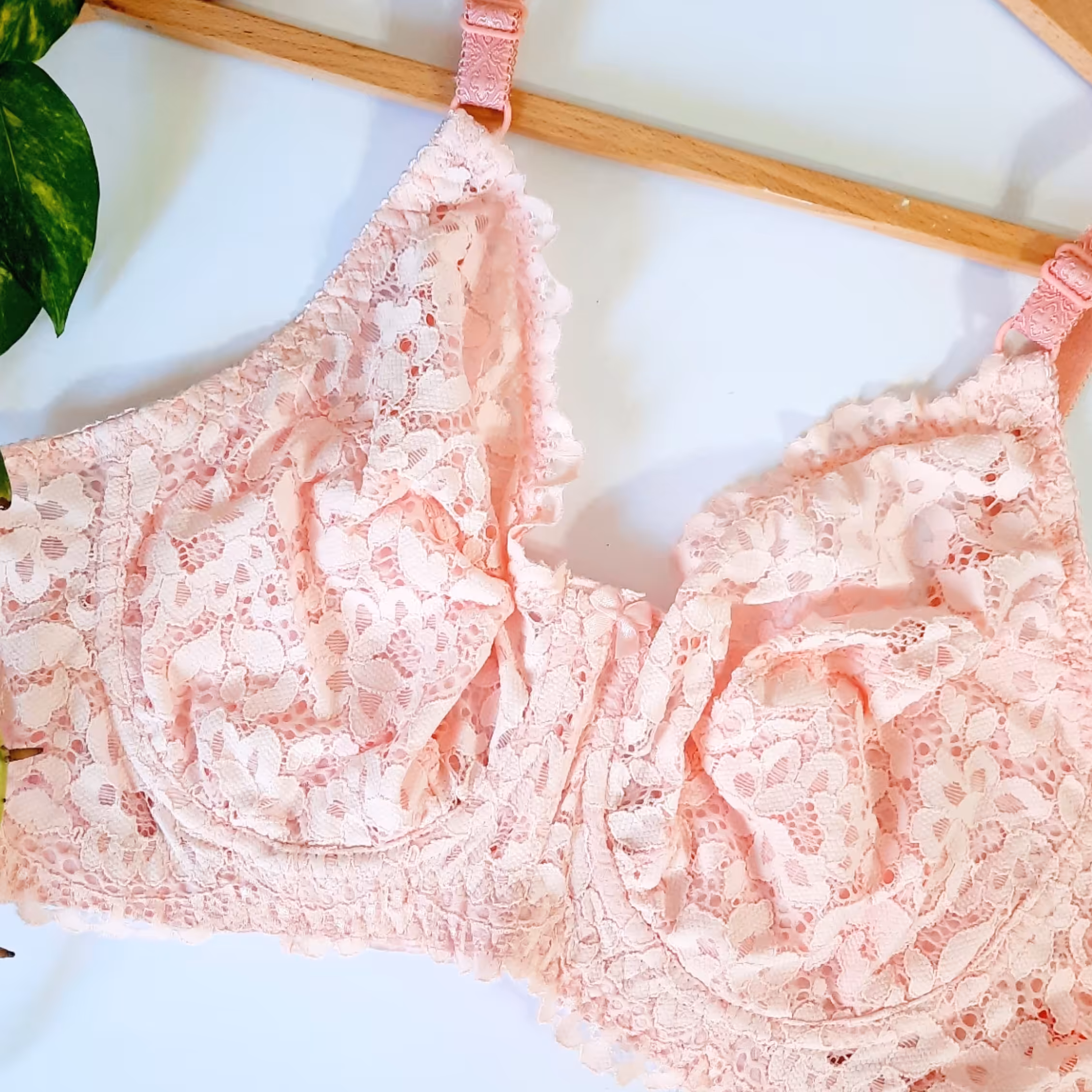 سوتین تمام دانتل و نخی سایزبزرگ