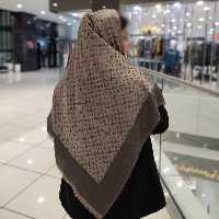 روسری نخ ابریشم ژاکارد دورو لمه دار وارداتی قواره 140 رنگ خاکی طرح لویی ویتان ارسال رایگان 
