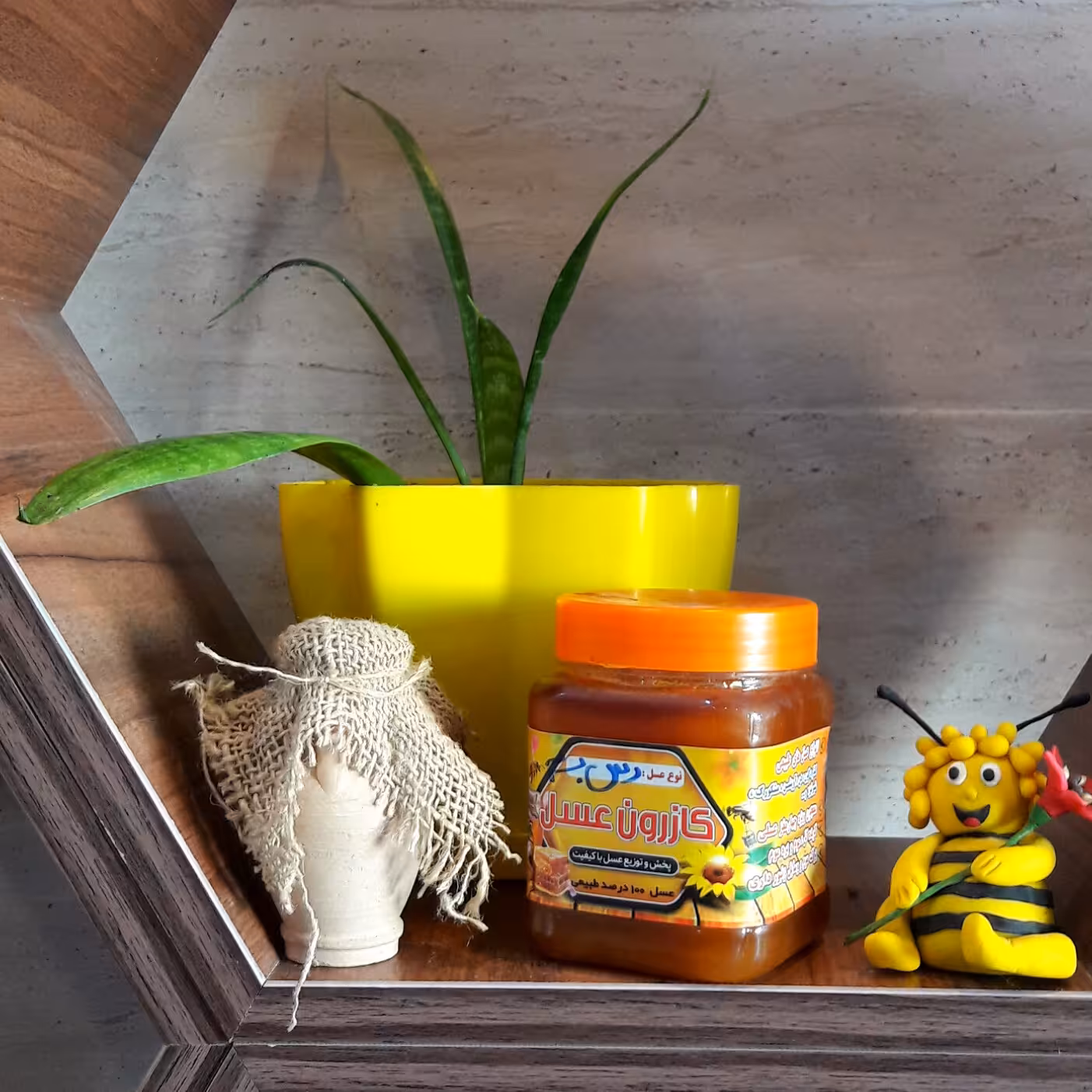عسل رس بسته چند گیاه با کیفیت عالی با عطر و طعم طبیعی . برای اطلاعات بیشتر در مورد رس بستن عسل مطالب رو مطالعه بفرمایید