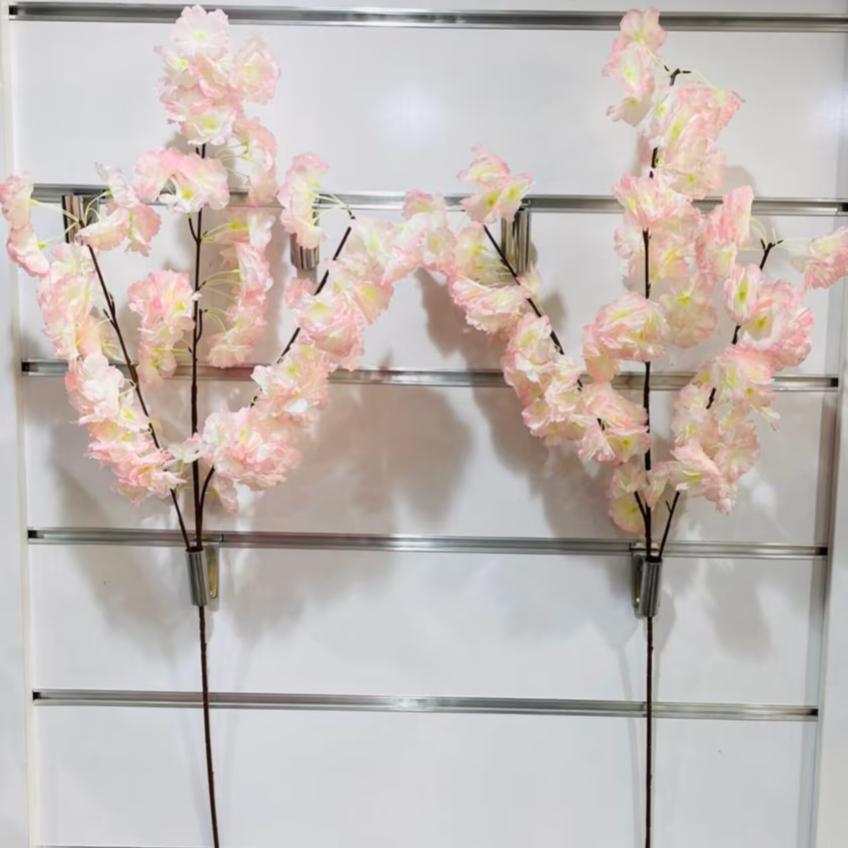 گل مصنوعی تزیینی مدل شاخه شکوفه هلو با خرید بالای یک شاخه به ازای هر شاخه 25000تومان تخفیف