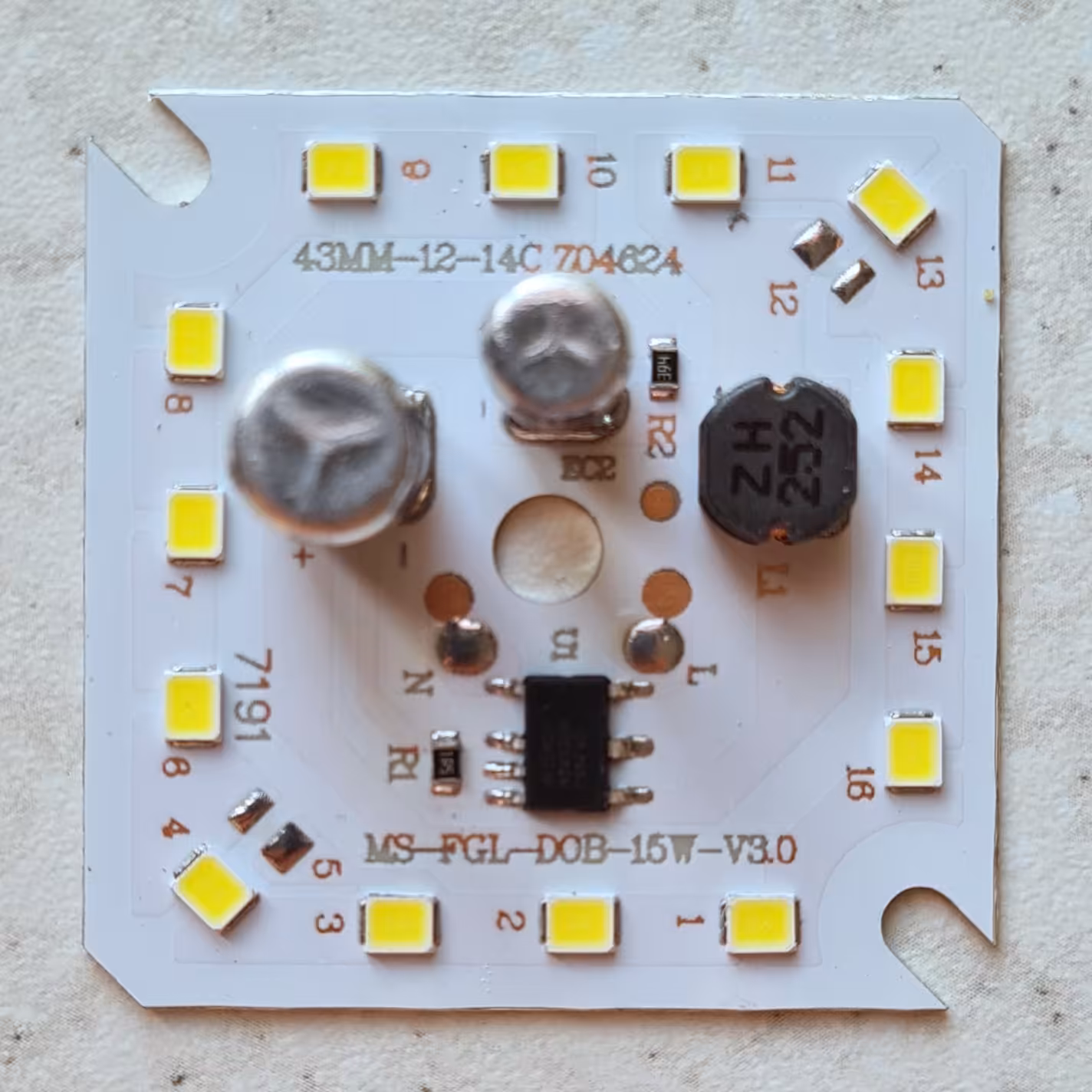 چیپ ال ای دی 15 وات ماژول دی او بی 2خازنه رنگ سفید مهتابی مناسب جهت تعمیر لامپ. chip led dob 15w 220v ms