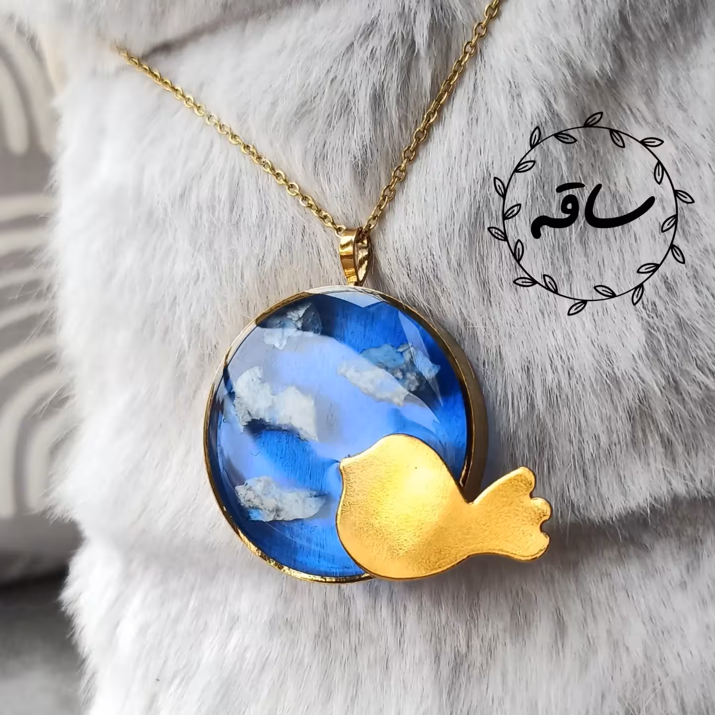 گردنبند رزینی گنجشک تو آسمون آبی با قاب و زنجیر استیل ضدحساسیت و رنگ ثابت