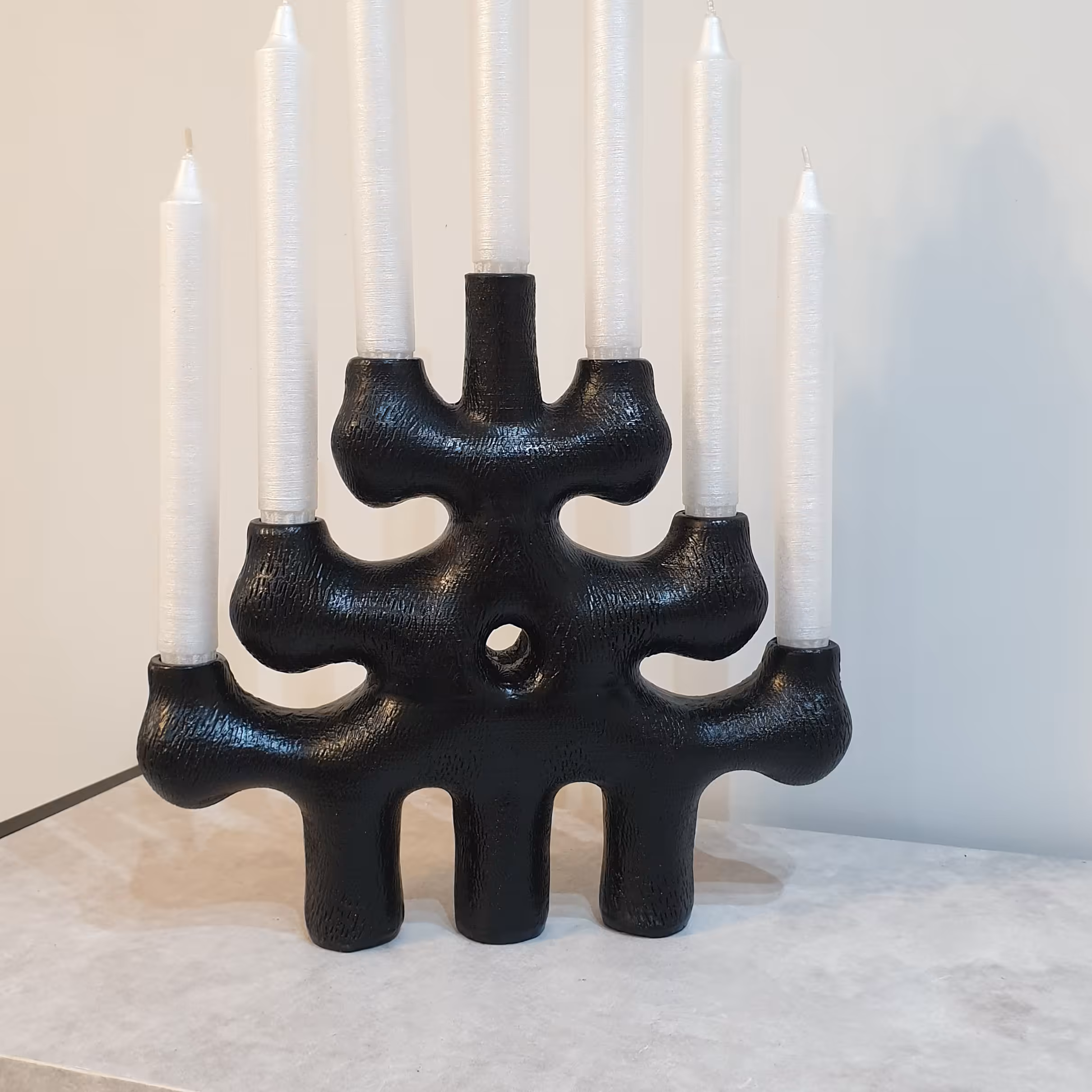 شمعدان کندودست ساز  جنس پلی استر و قابل شستشو