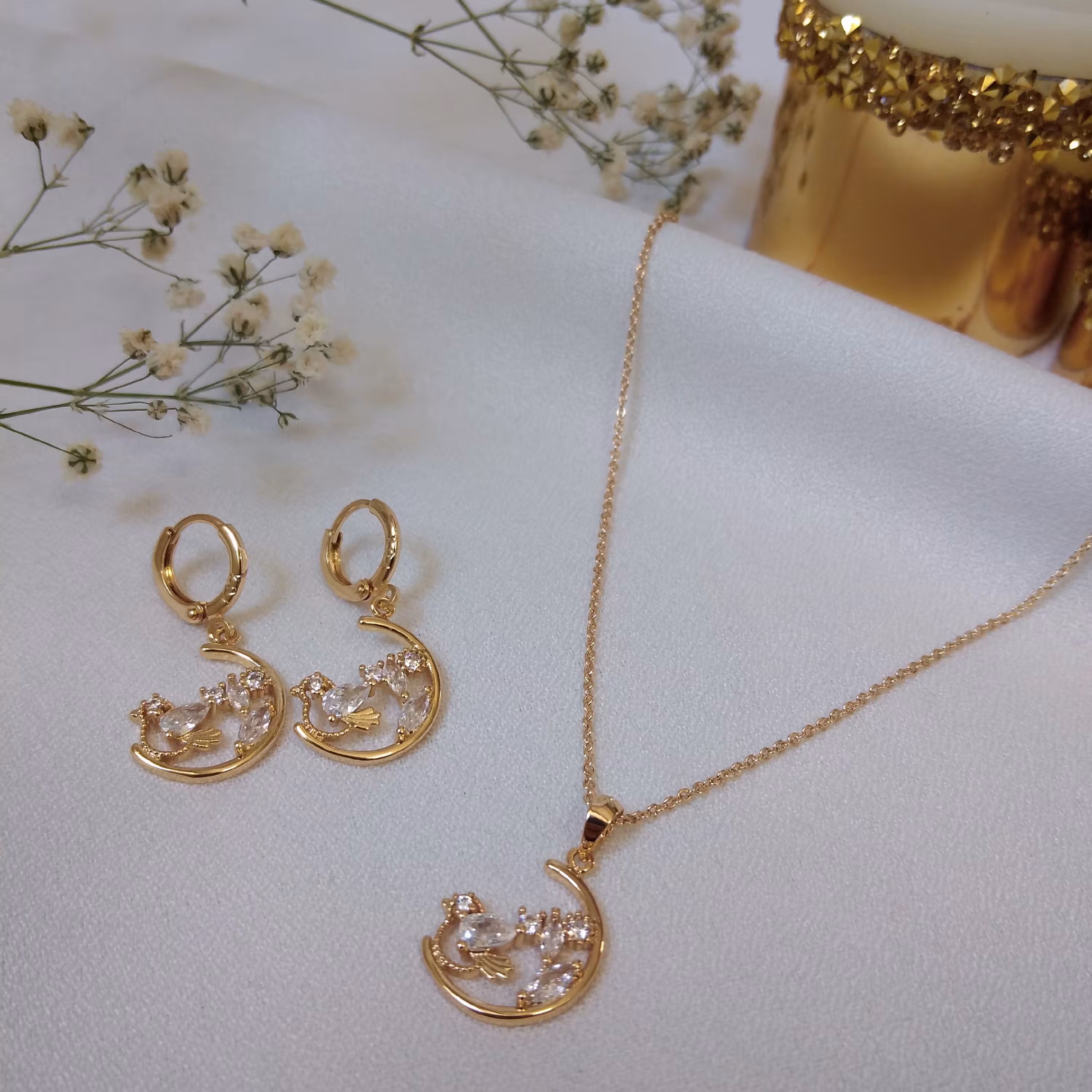 نیمست جذاب نگینی