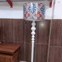 آباژور کنارسالنی تک پایه خراطی رنگ سفید 