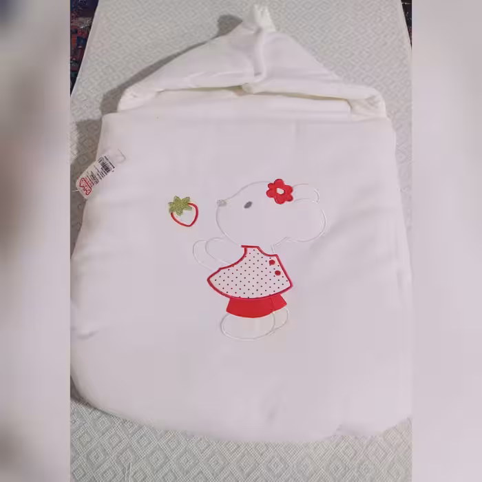 سرویس خواب نوزادی سفید قرمز طرح دار برند ترک بی بی شاپ