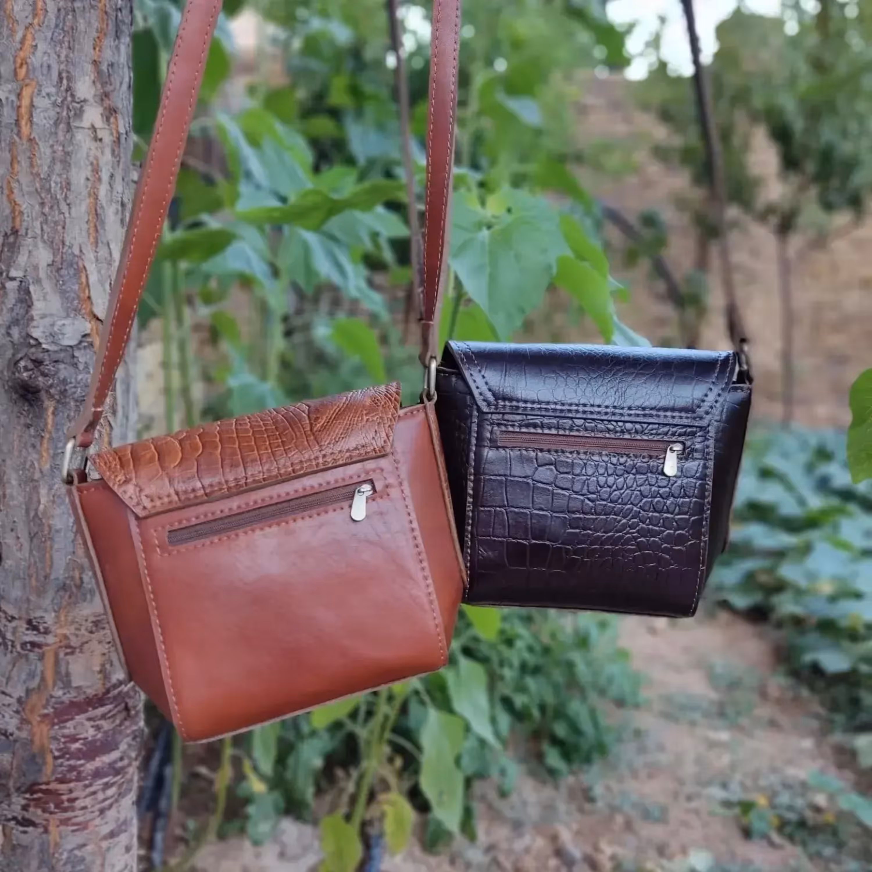 کیف دوشی زنانه با چرم طبیعی گاوی کاملا دست دوز 