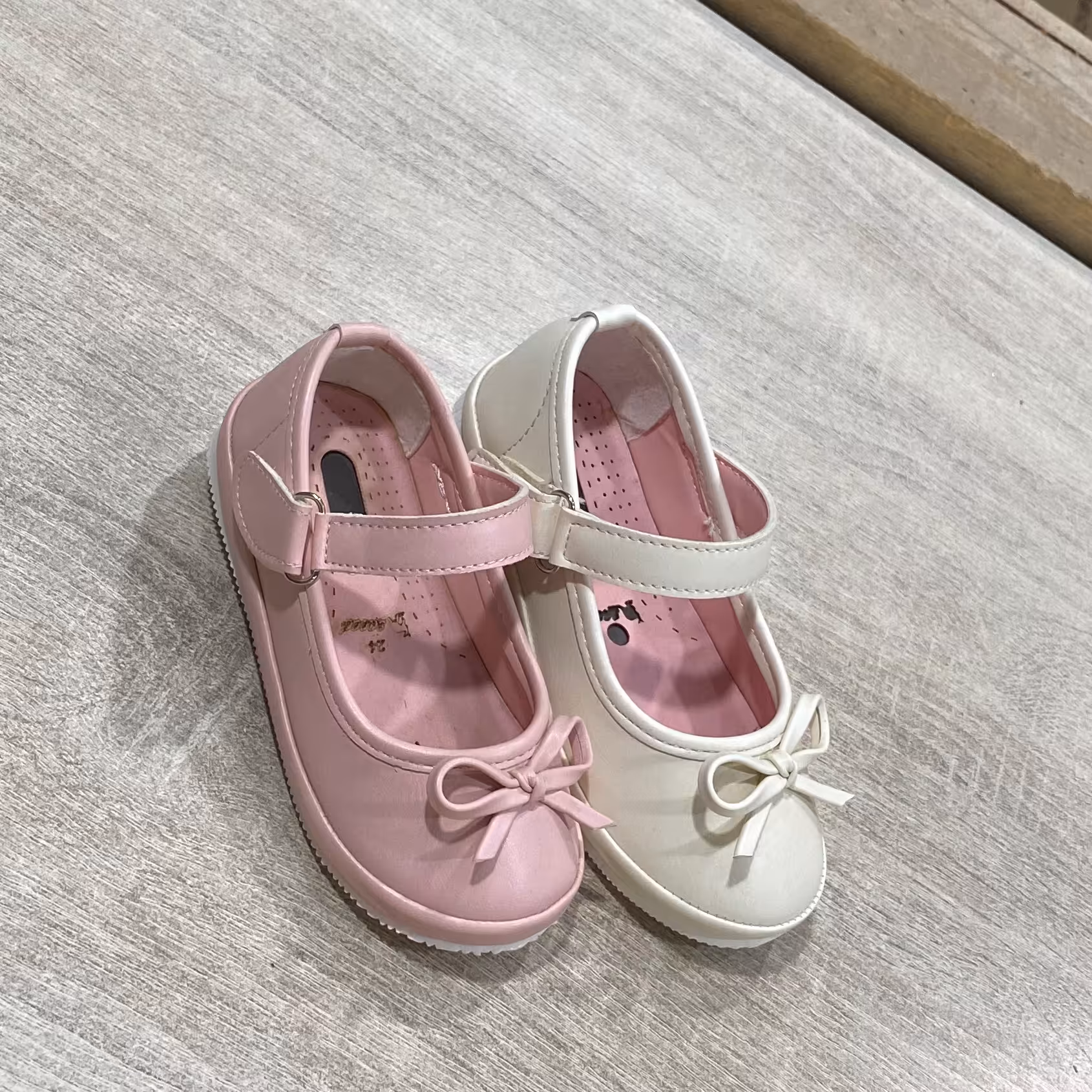 کفش مجلسی راحتی دخترانه6
رویه فوم درجه یک ضمانتی
پاخوری شیک وراحت
ظریف
25ت30