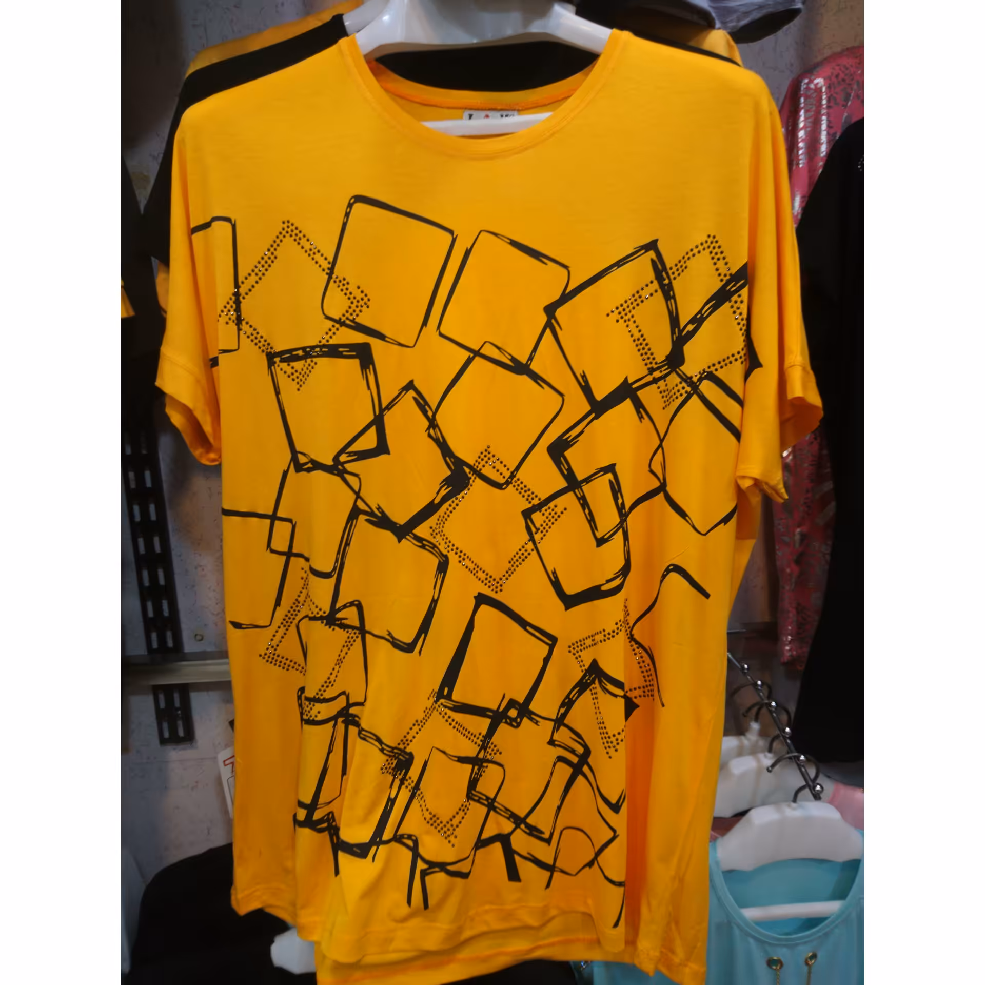 تیشرت قواره بزرگ درجه یک بسیار خنک ویسکوز 100 درصد گرم بالا فری سایز تا 56 رنگبندی 6 رنگ قد 70