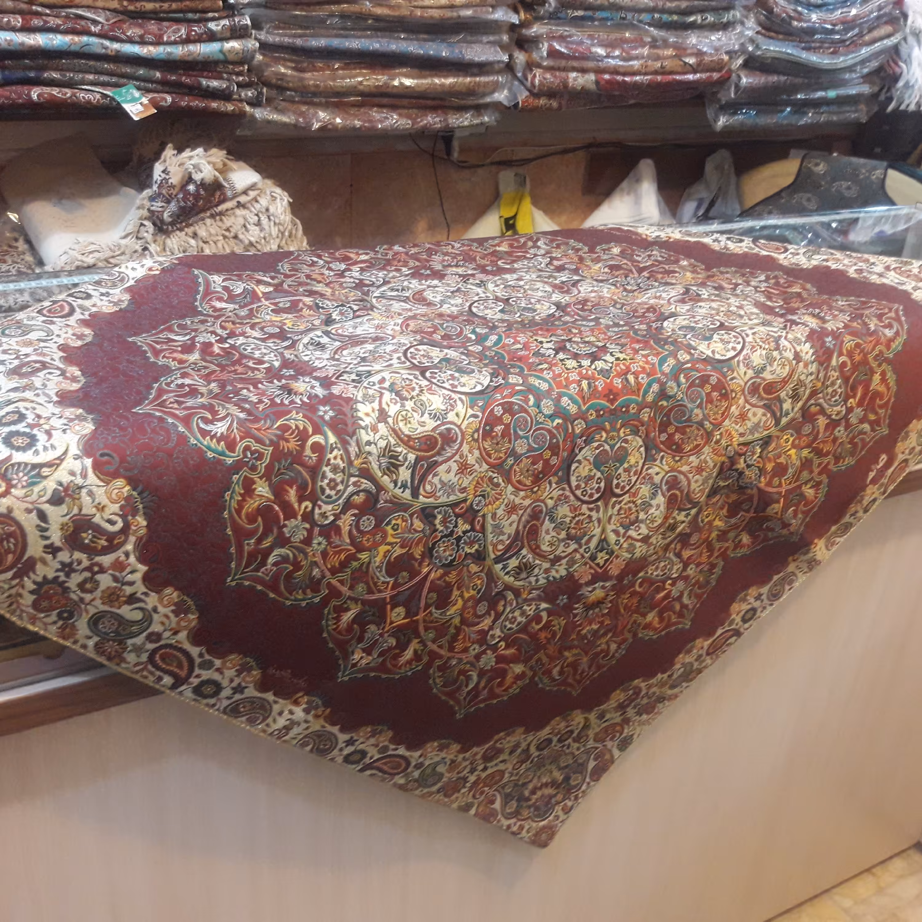 رومیزی ترمه پلی استر نگین خاتم یزدزرشکی 