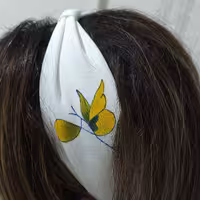 هدبندنقاشی گلدوزی شده زمینه کار سفید با طرح پروانه 