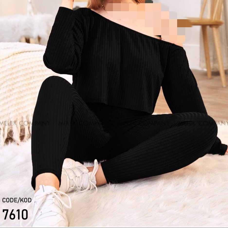ست بلوز شلوار اسپورت فانتزی
رنگ : مشکی
جنس : باراباس کشی
سایز 3XL 4x