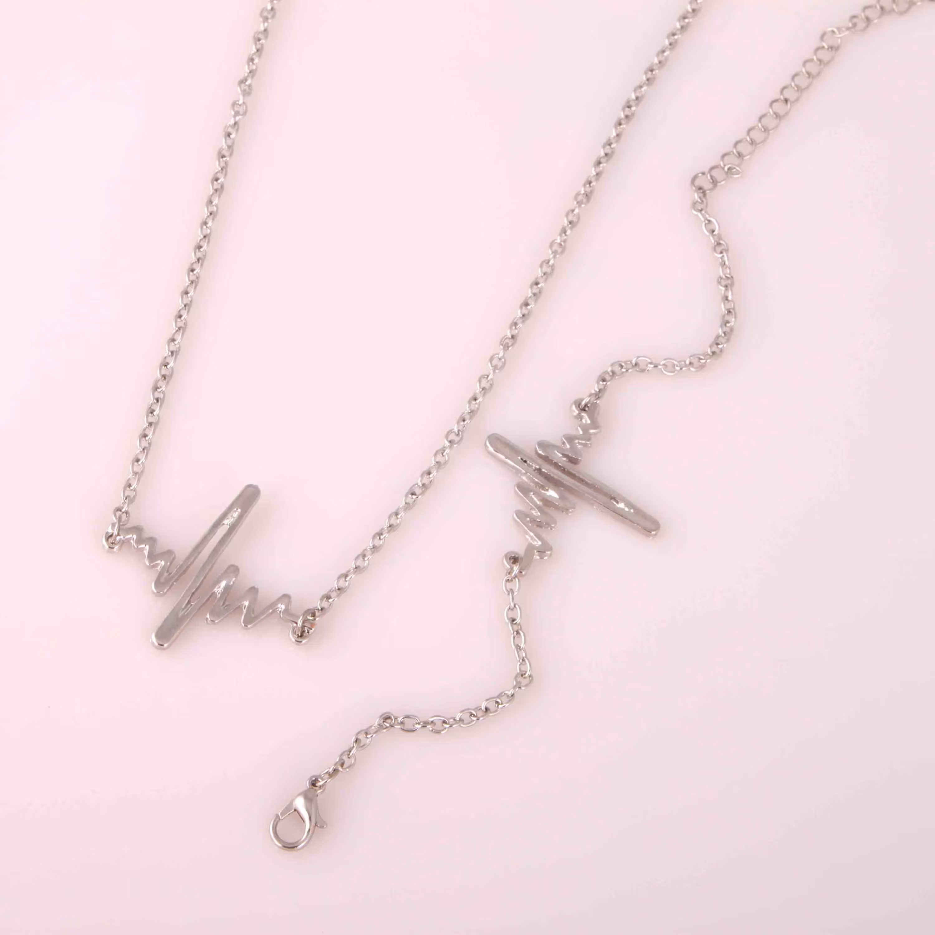 نیم ست گردنبند و دستبند طرح ضربان قلب با روکش نقره