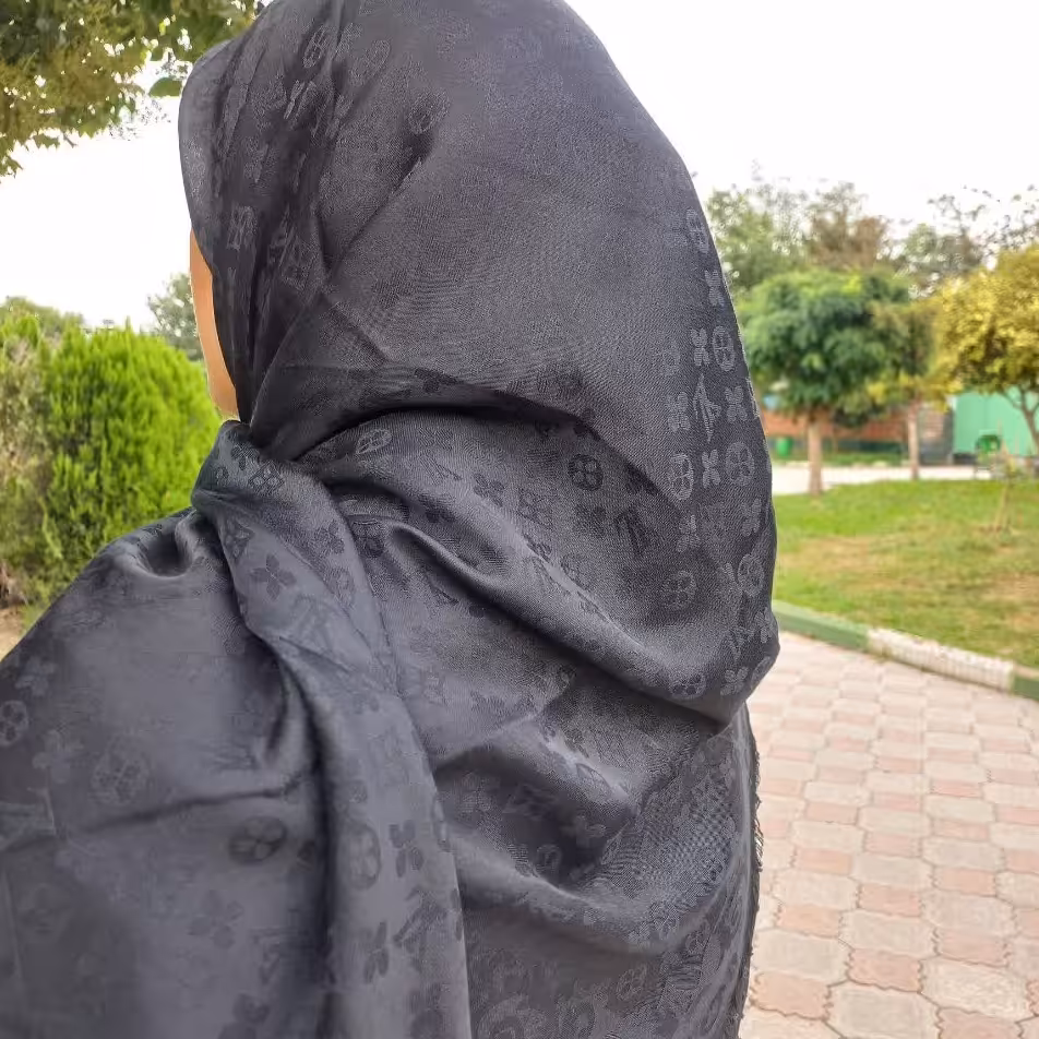روسری نخی. روسری مشکی