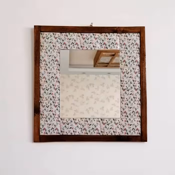 آینه با قاب کاشی و چوب