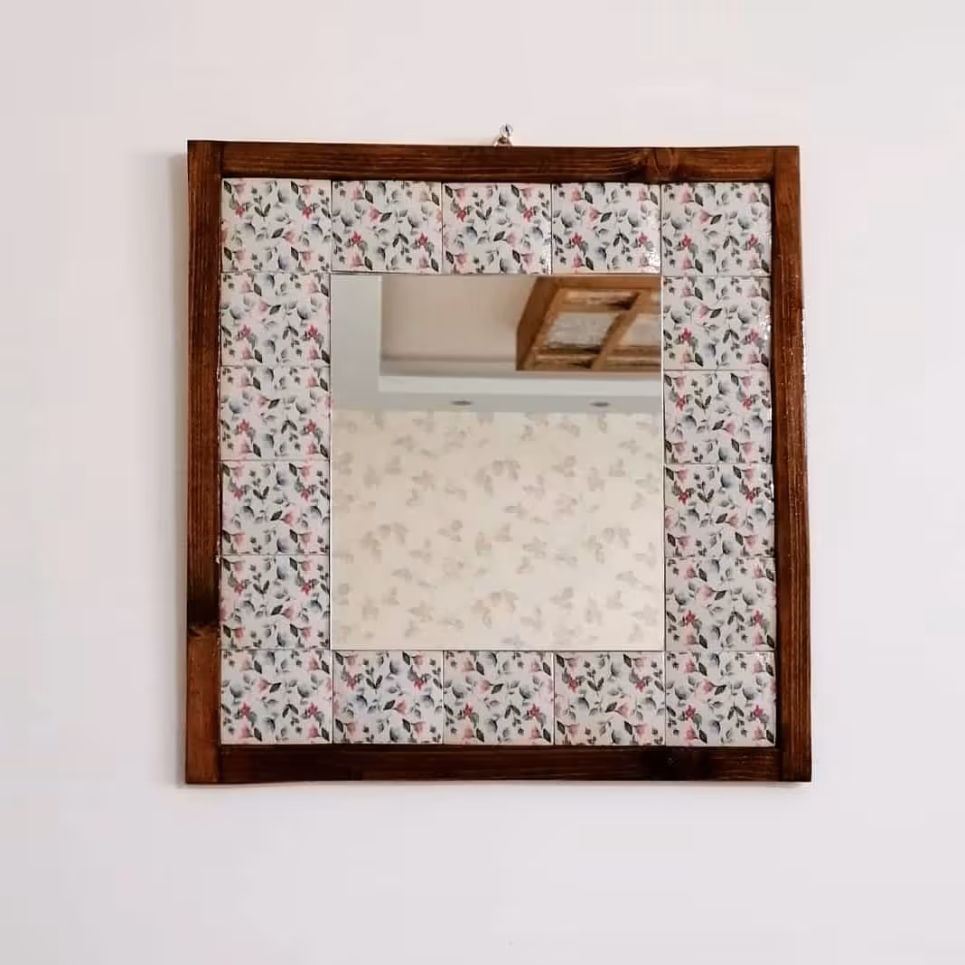 آینه با قاب کاشی و چوب