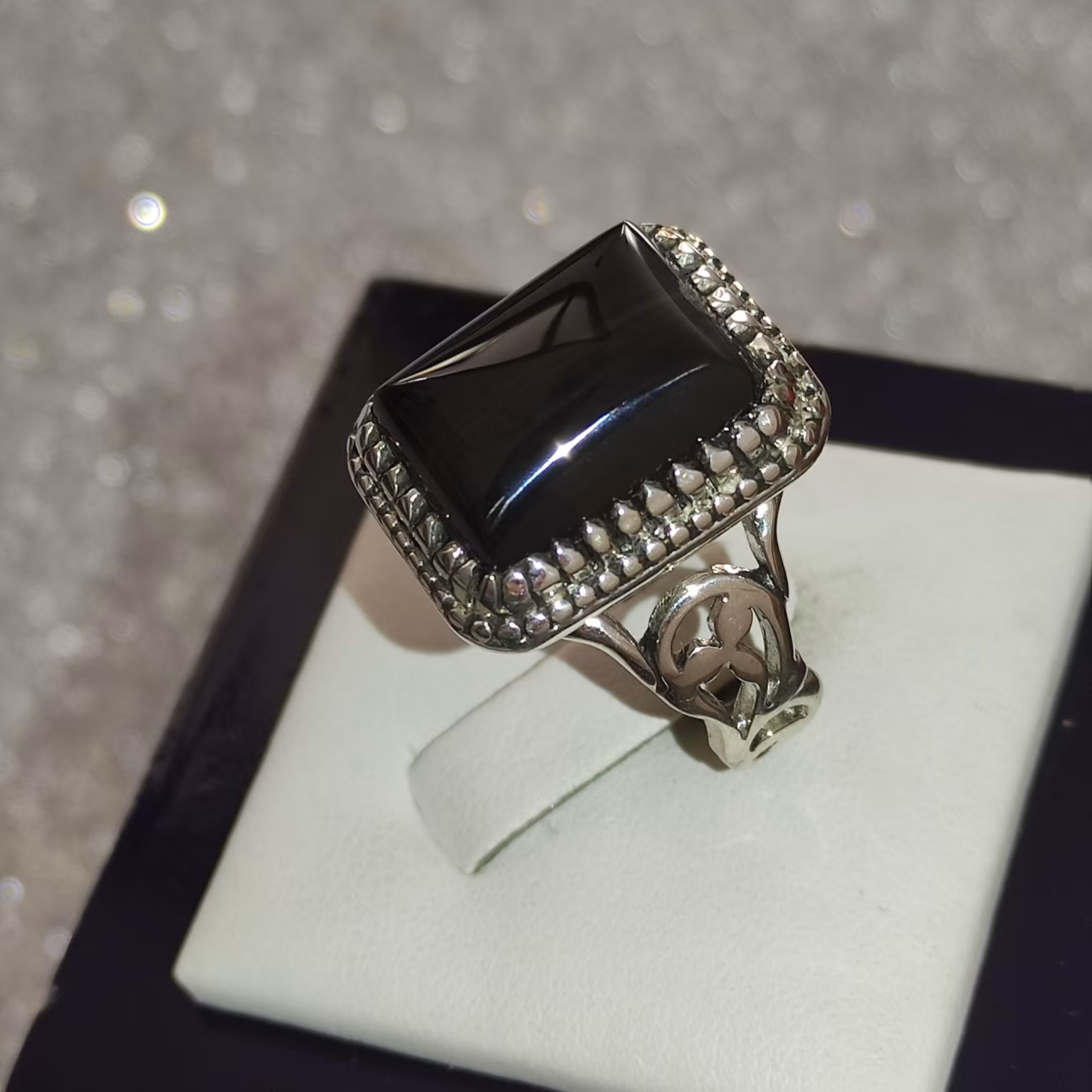 انگشتر مردانه نقره عیار 925 با نگین عقیق جزع سلیمانی 