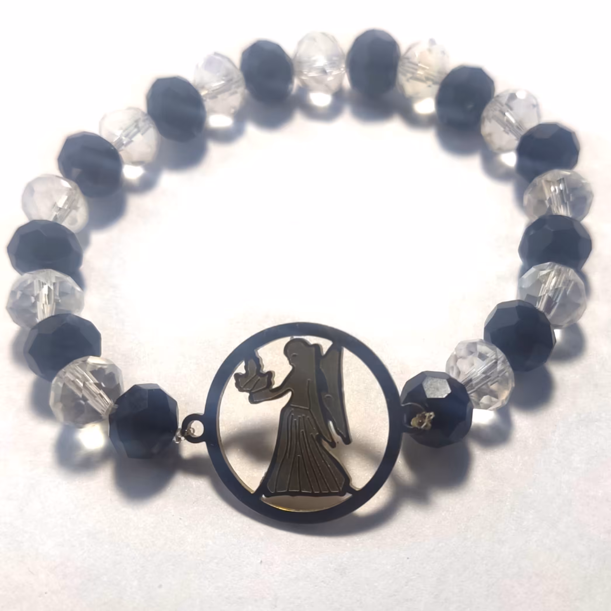 دستبند های ماه تولد