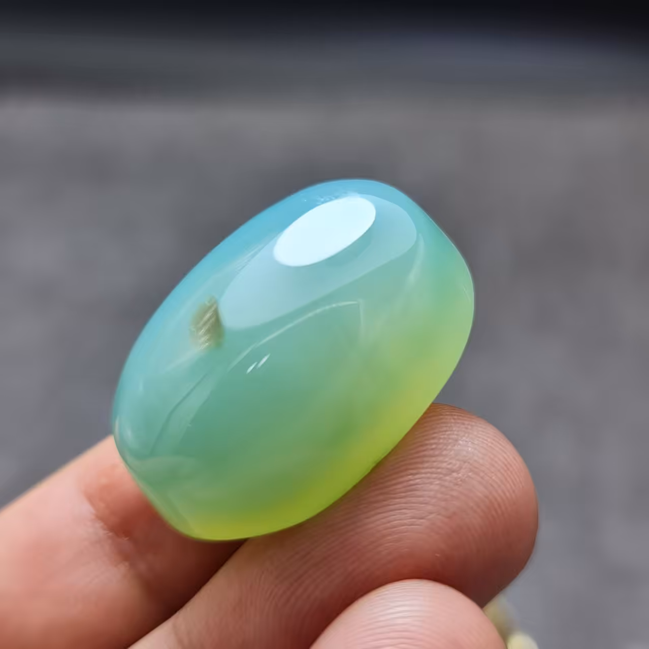  نگین درشت فوق العاده زیبای سنگ عقیق سبز خوش رنگ خراسانی اصل معدنی 
کد 27792