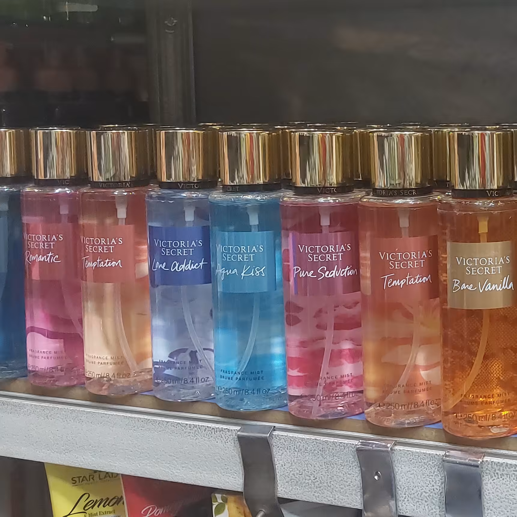 ویکتوریا سکرت آکوا کیس